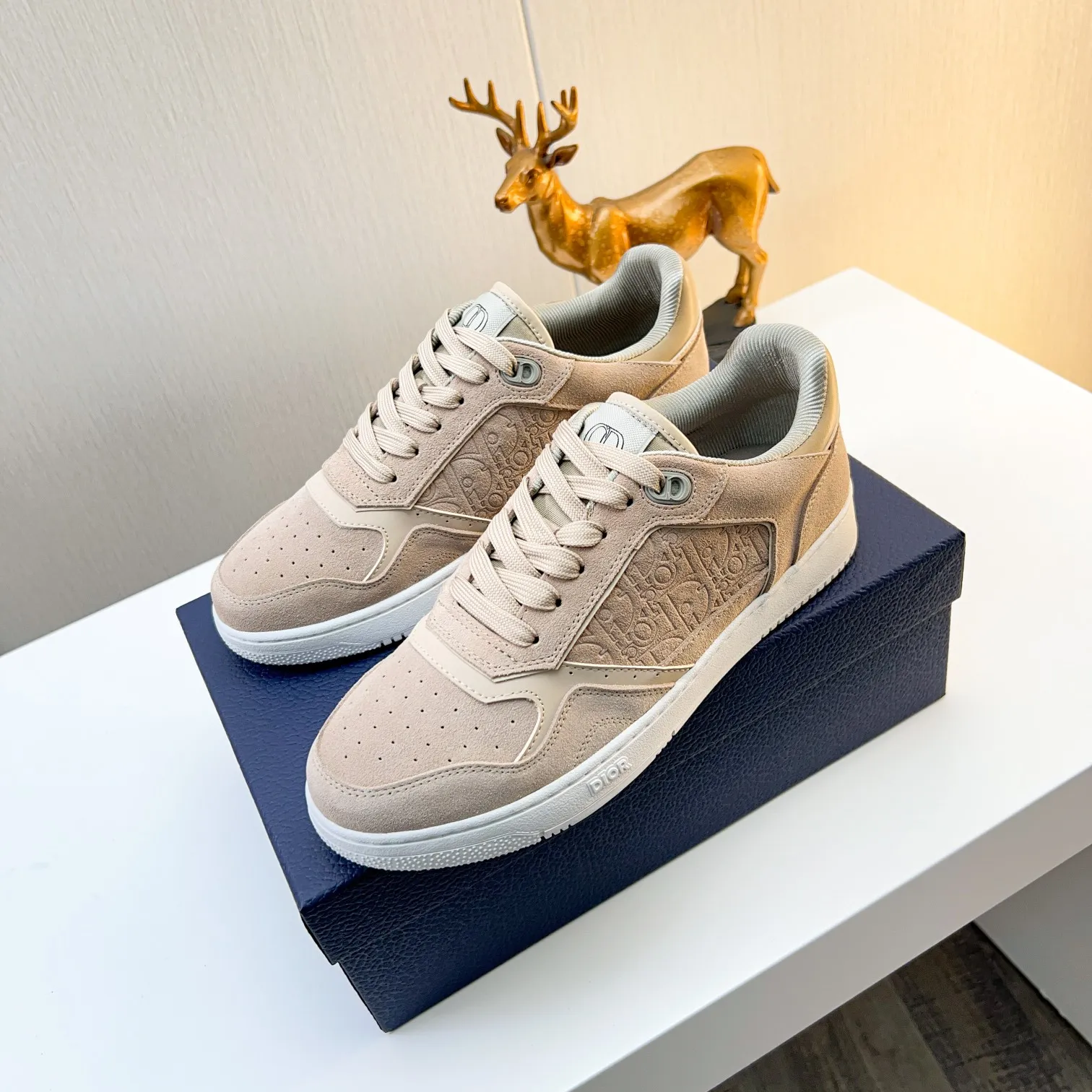 Men's Men's Shoes 💰400 [New] 🦩🦩Dior - Low-top sneakers 2025 spring men's collection new arrivals [Celebrate][Celebrate][Celebrate], reinterpret the basketball shoe design and become a classic Dior item [Strong][Strong][Strong], crafted in black and cream white smooth cowhide with beige suede, leather display on the side The CD logo, tongue, sole and back side are decorated with various distinctive details to enhance the style[666][666], while eyelet details, topstitching and rubber panels highlight the dynamic charm of its athletic style[strong][strong][strong]. It has a two-color rubber sole, which can be matched with various clothing to create a refined look. Size: 38 to 44 (45 can be customized